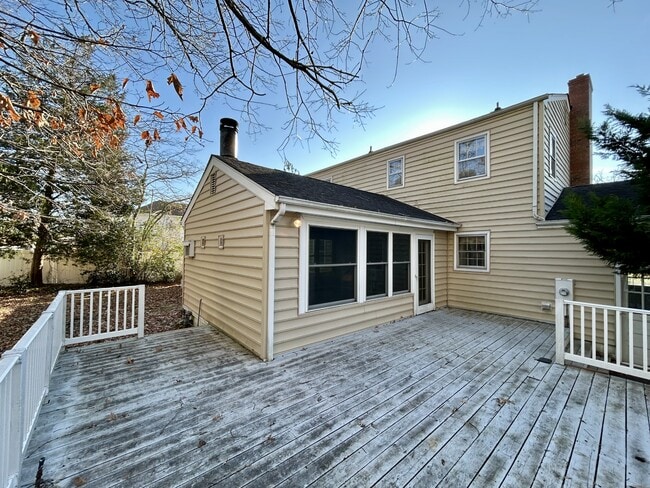 Building Photo - 845 Kennedy Ave