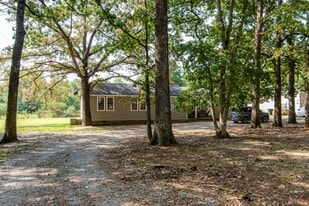 Building Photo - 836 Miller Estates Rd