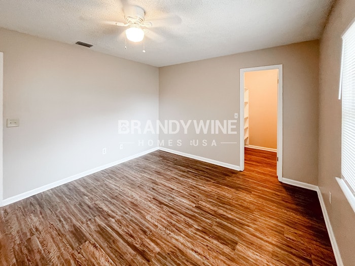 Building Photo - 8055 International Village Dr