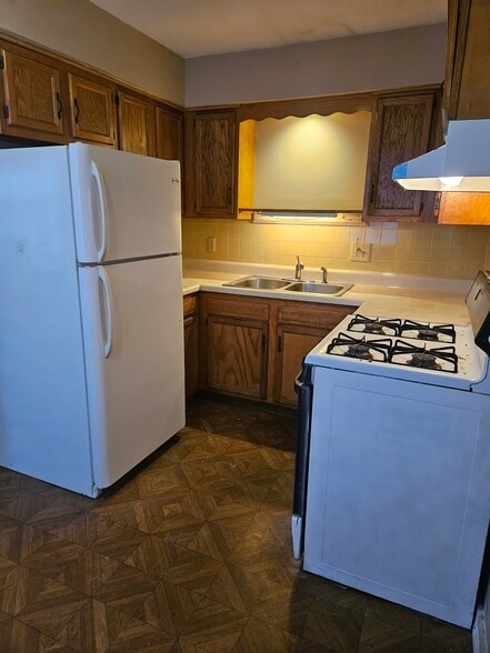 Building Photo - 105 College Park Ct