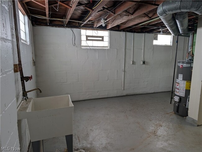 Building Photo - 637 E Wilbeth Rd