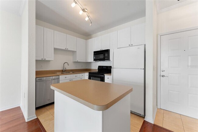 Building Photo - 4221 W Spruce St