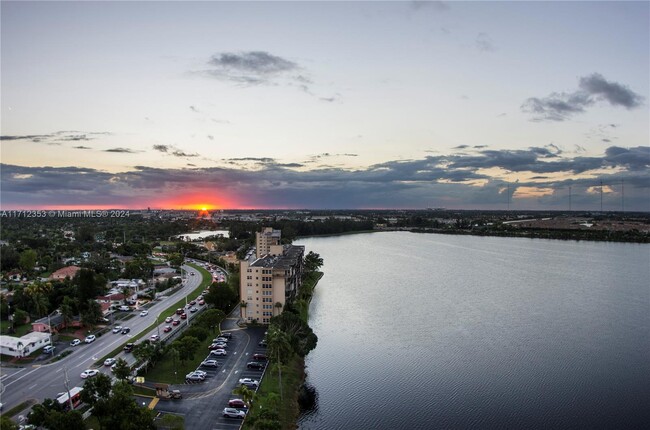 Building Photo - 1301 NE Miami Gardens Dr