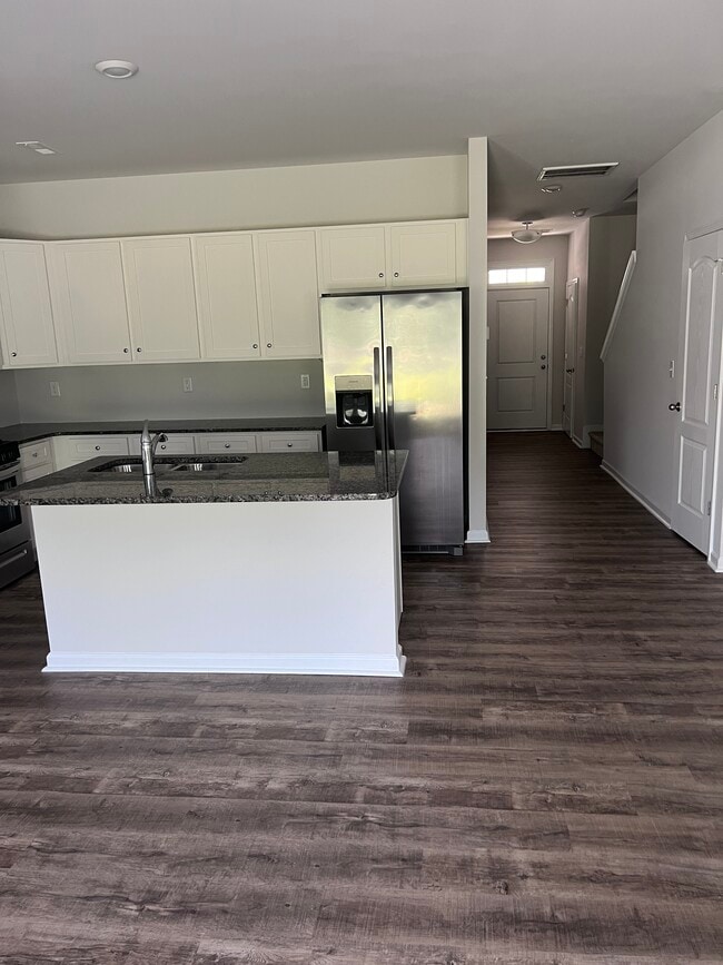 Building Photo - 192bmw