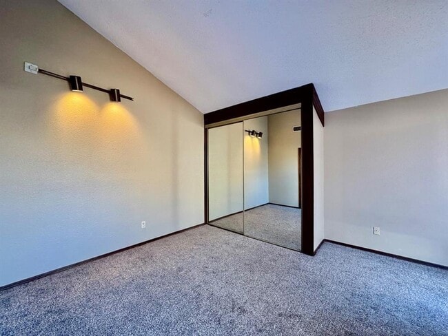 Building Photo - 1622 Windhill Ave