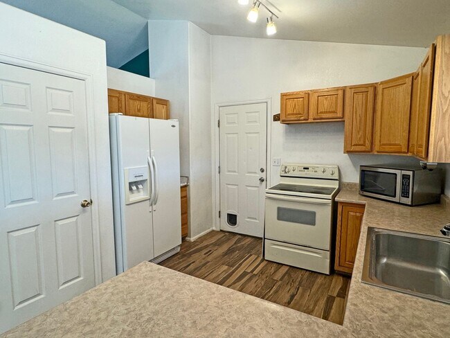 Building Photo - Move-In Special! FREE 50" TV for Qualified Tenants! Short term lease only