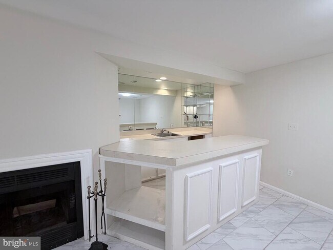 Building Photo - 5900 Parenham Way