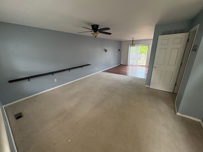 Building Photo - 3 Bedroom, 2.5 Bath Townhouse in Park Hampton