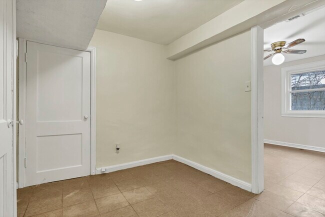 Building Photo - 18 Pinewood Dr