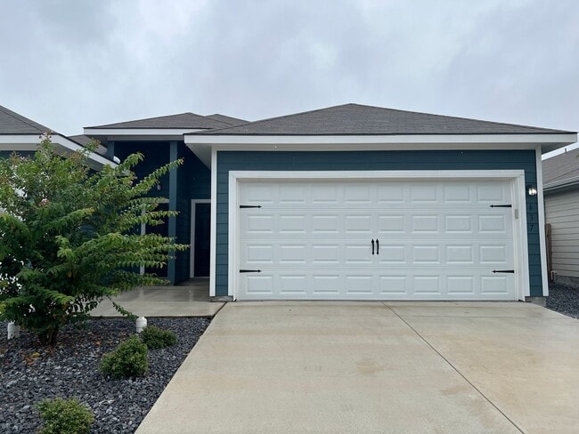 Building Photo - Luxury 3/2 Duplex in Seguin, Texas (Navarro ISD)