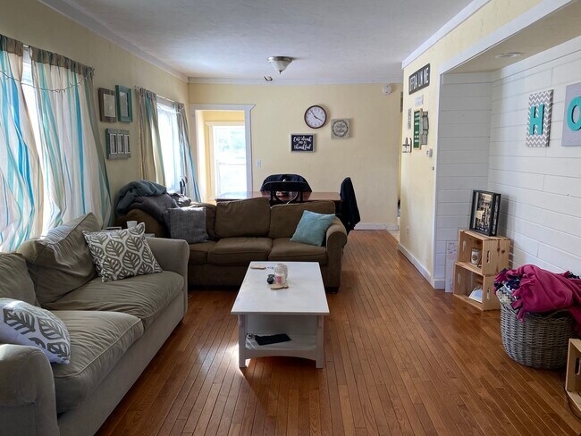 Building Photo - 524 19th St Nw