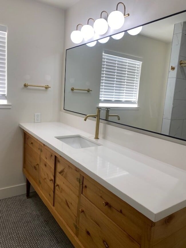 Building Photo - 2BR/2BA Duplex for rent!!!