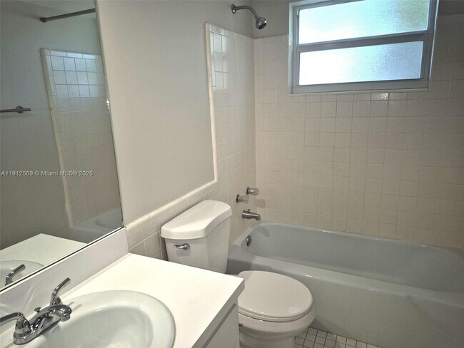 Building Photo - 1617 SE 15th St