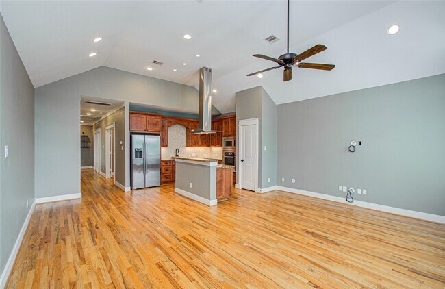 Building Photo - 1034 Dunbar St