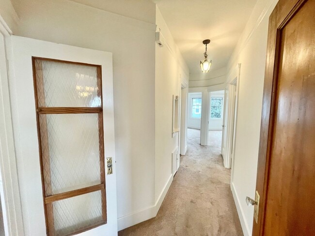Building Photo - Westwood Park - Stunning 4BR+ / 2 BA Home ...