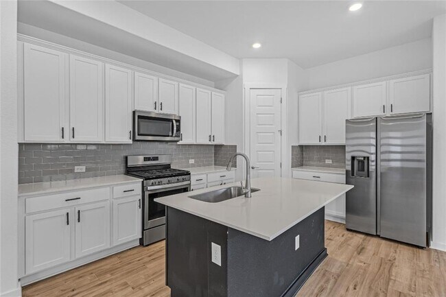 Building Photo - 1925 Ruger Pass