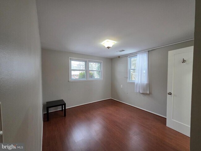 Building Photo - 8140 Drayton Ln