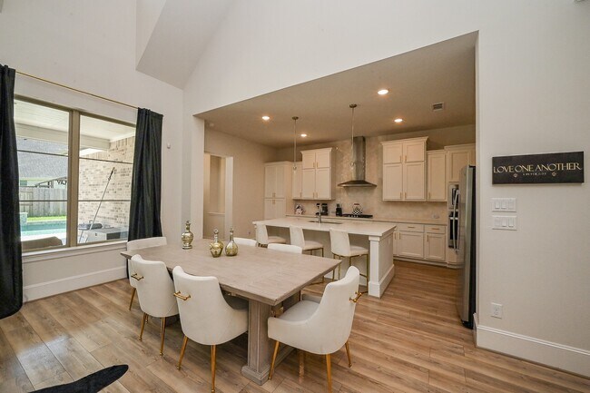 Building Photo - 9006 Meadow Bridge Dr