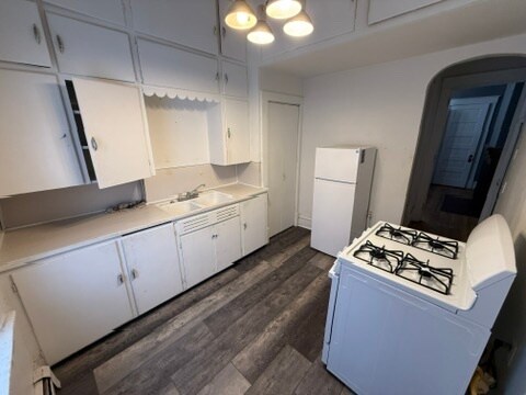 Building Photo - 611 W Prospect St