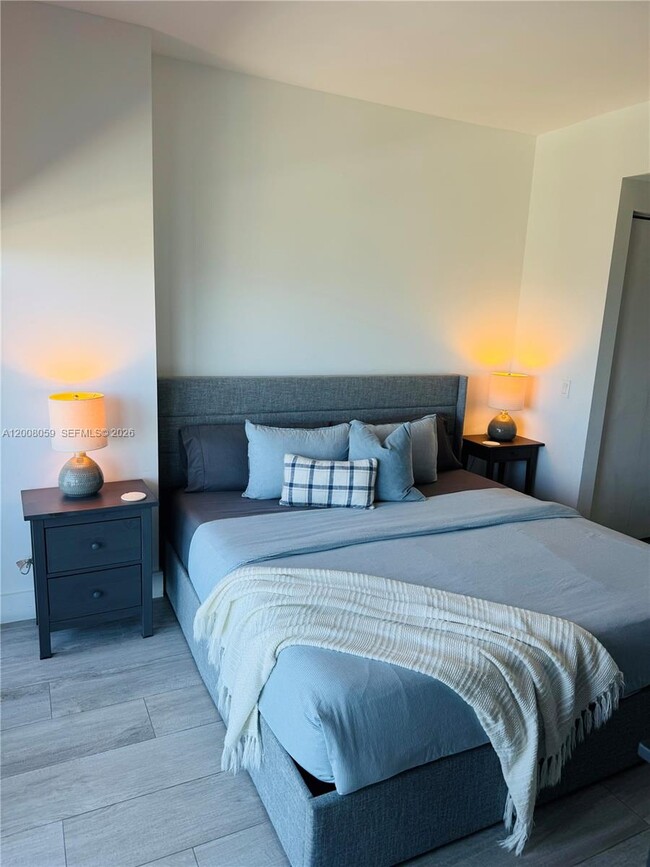 Building Photo - 121 NE 34th St