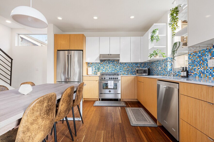 Building Photo - 2214 E Terrace St