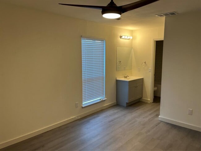Building Photo - 10616 Mellow Meadow Dr
