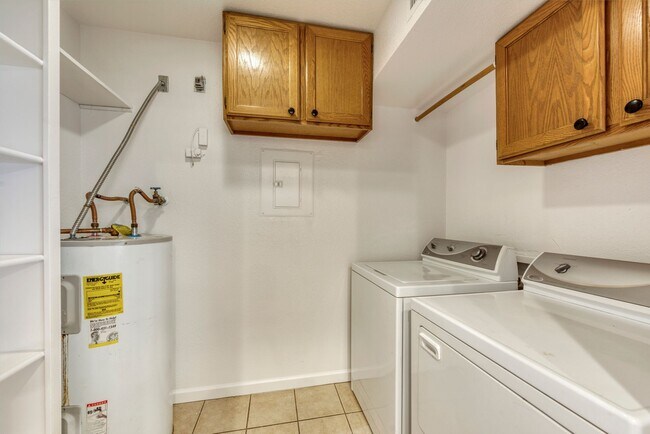 Building Photo - Wonderful 3 bedroom close minutes to ASU!!...