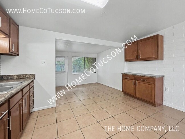 Building Photo - 4938 S Highland Dr