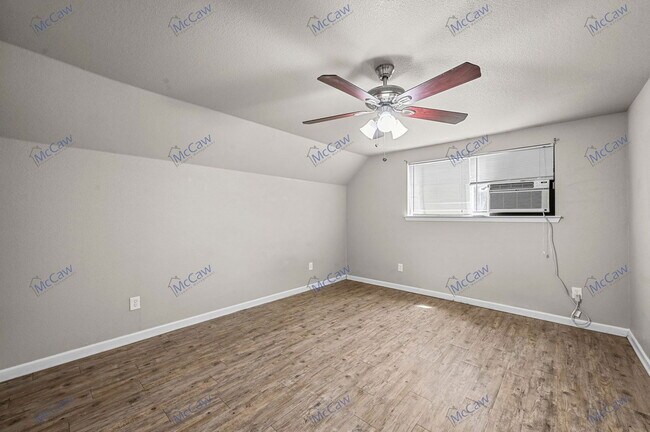 Building Photo - 760 Ponderosa Dr