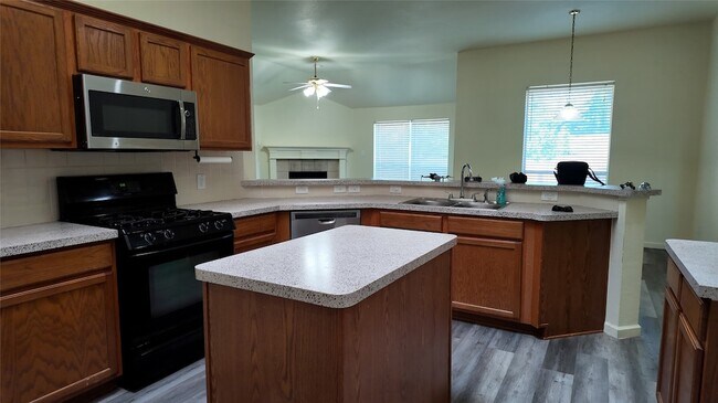 Building Photo - 3316 Bluegrass Dr
