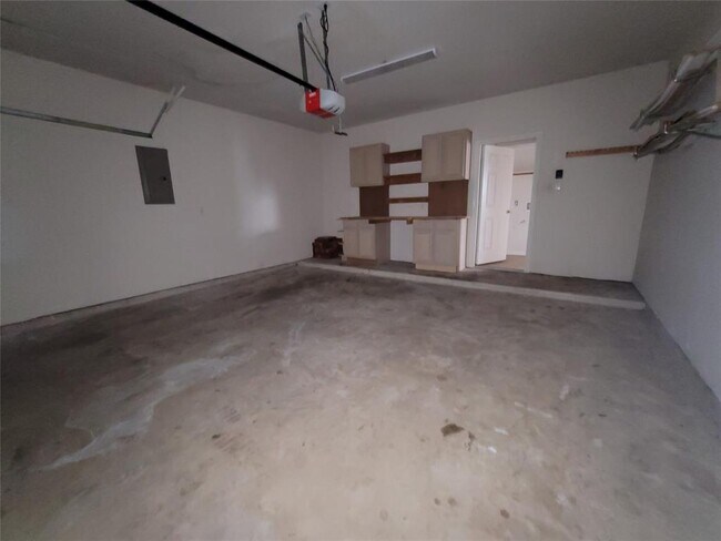 Building Photo - 15635 Kentwater Ct