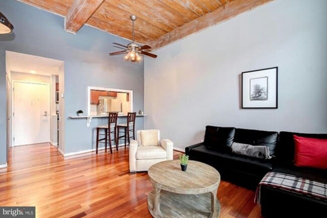 Building Photo - Gorgeous Canton Shipyard 2bd/2ba Condo w/ W/D, Parking Spot and more! Available 12/29