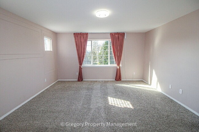 Building Photo - Beautiful and Modern Two-Story Home in Great Millcreek Location! 3 Bedrooms, 2.5 Bathrooms, Spaci...