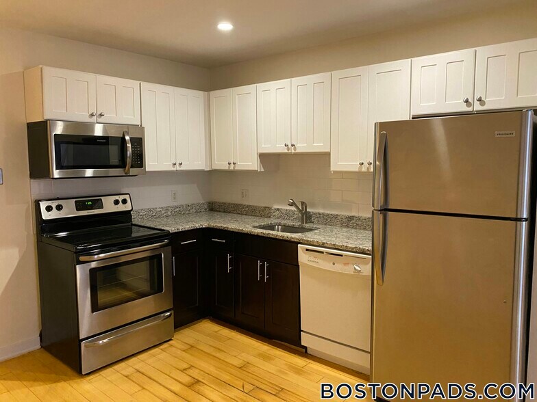 Building Photo - 40 Boylston St