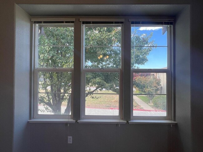 Building Photo - 427 Anchor Ln