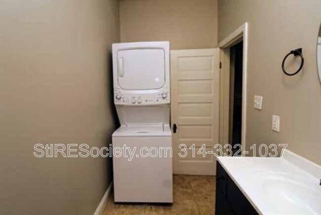 Building Photo - 3618-3620 Hartford St