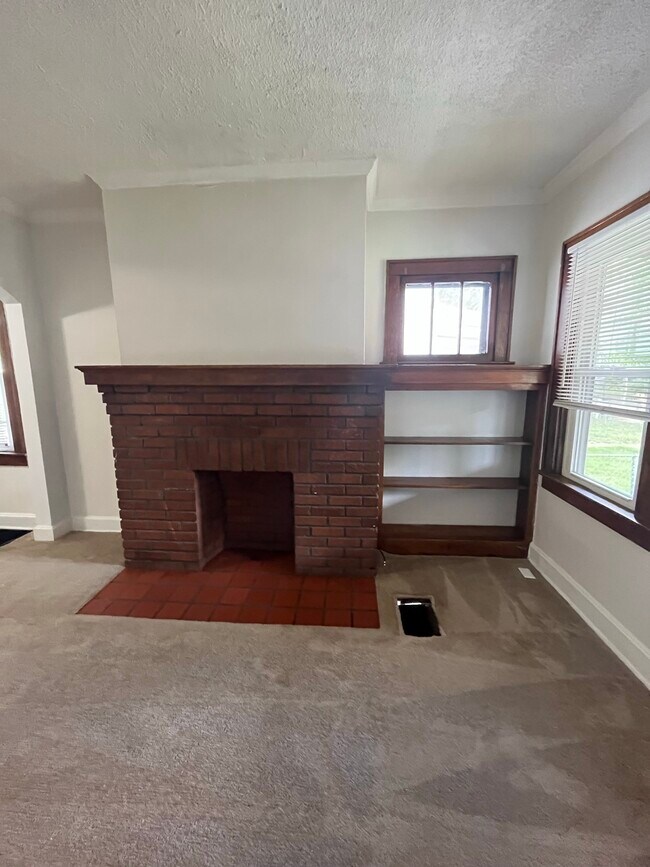 Building Photo - 1372 Aberdeen Ave
