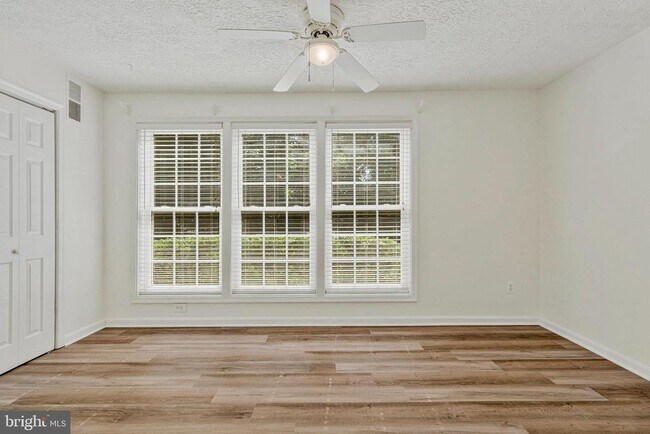 Building Photo - 10070 Oakton Terrace Rd