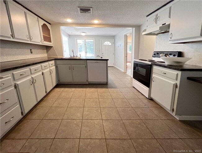 Building Photo - 54 Barstow Dr