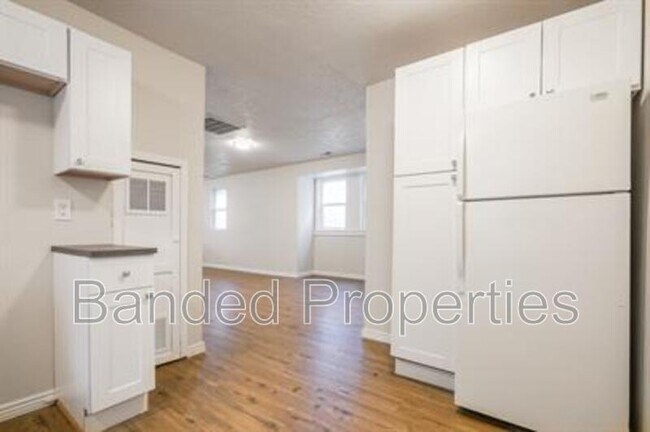 Building Photo - 376 W 700 N