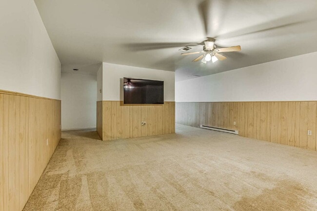 Building Photo - Modern Comfort and Convenience Await