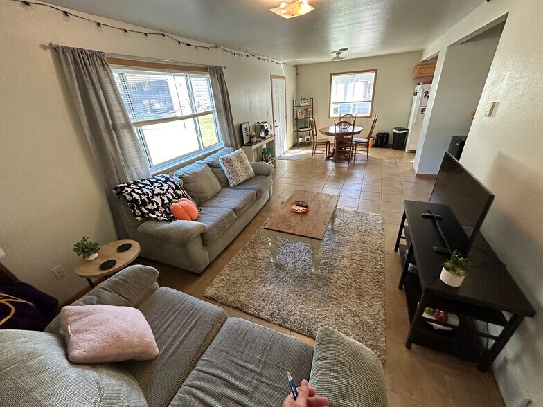 Building Photo - 1505 Springbrook Dr