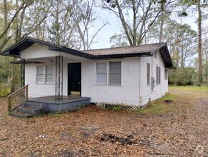 Building Photo - 5562 Lyle Ln