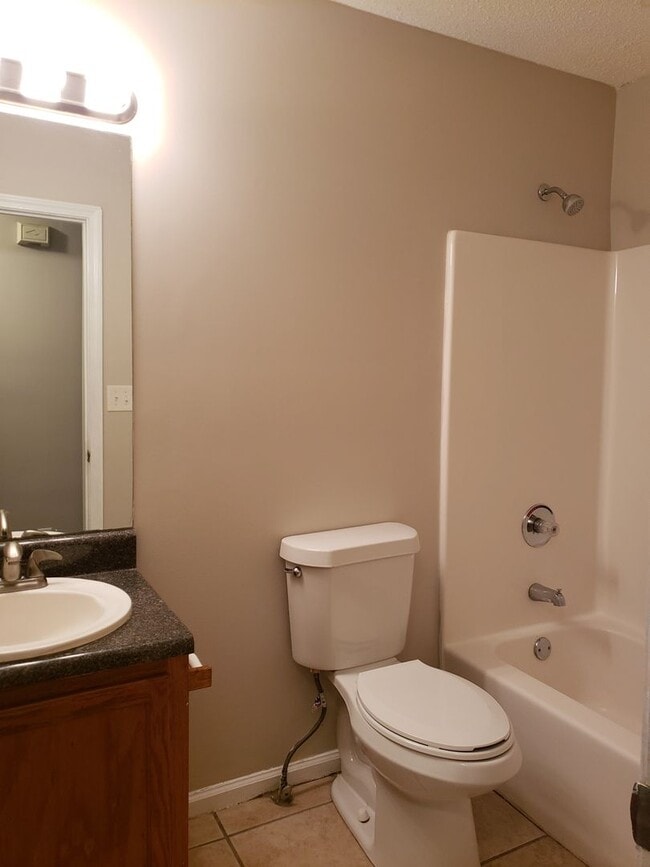 Building Photo - Coming Soon - 4 Bed, 2 Bth Split Level Home
