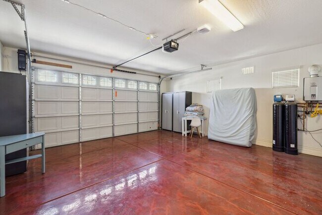 Building Photo - Modern 4-bedroom, 3.5-bathroom single-family home in the heart of North Tempe