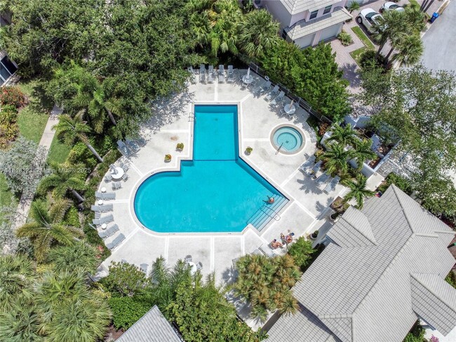 Building Photo - 3007 Fairway Dr N