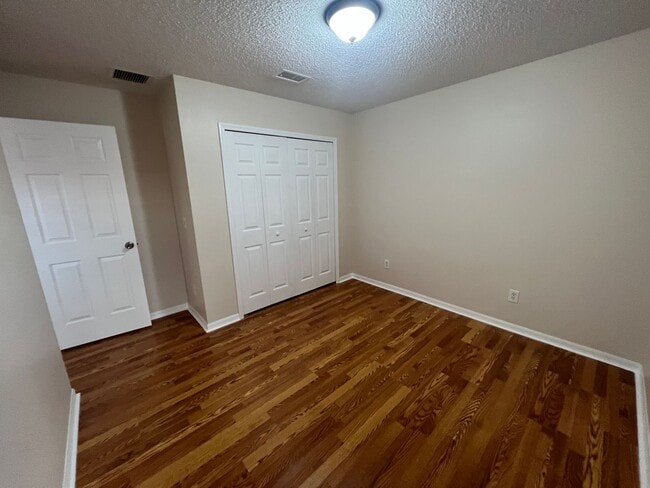 Building Photo - 3037 Bonkirk Dr