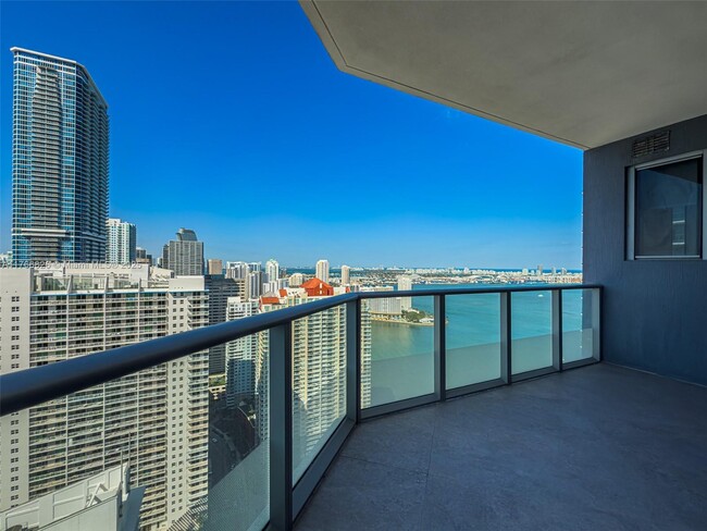 Building Photo - 1300 Brickell Bay Dr