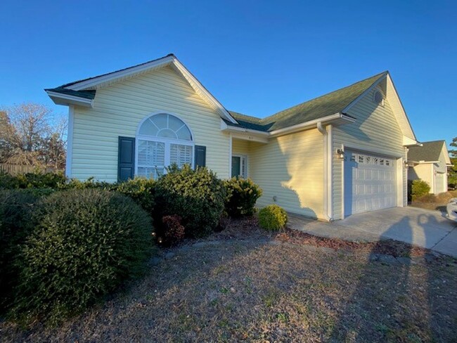 Building Photo - Welcome to this charming 3-bedroom, 2-bath...