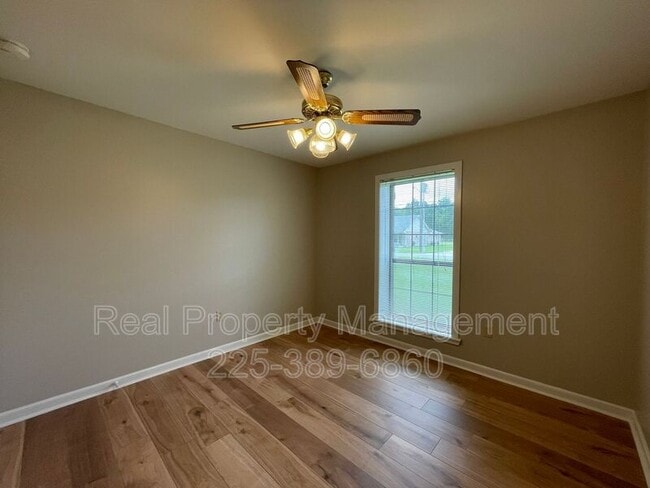 Building Photo - 2422 Riverside Dr